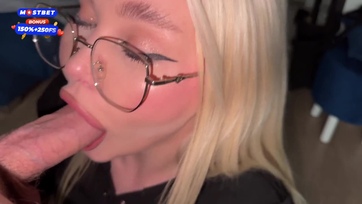 A vadító combfixes tanárnőci felcsücsült a tanonca szerszámára miután megcumizta Thumb
