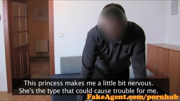Nekivetkőzött a tündibündi 19 éves csaj a casting-en és szerteszét spriccelték a kobakját Thumb