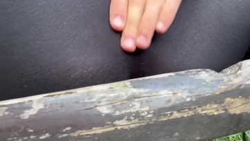 Úgy bevadult a cuki lány a téren hogy a jóganadrágjában ugrándozott az álló fütyülőmön Thumb