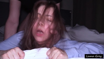 A bűbájos koleszos csajból gecinyelő liba lett, mikor a kollégiumi hálóhelyiségében megkuffantották Thumb